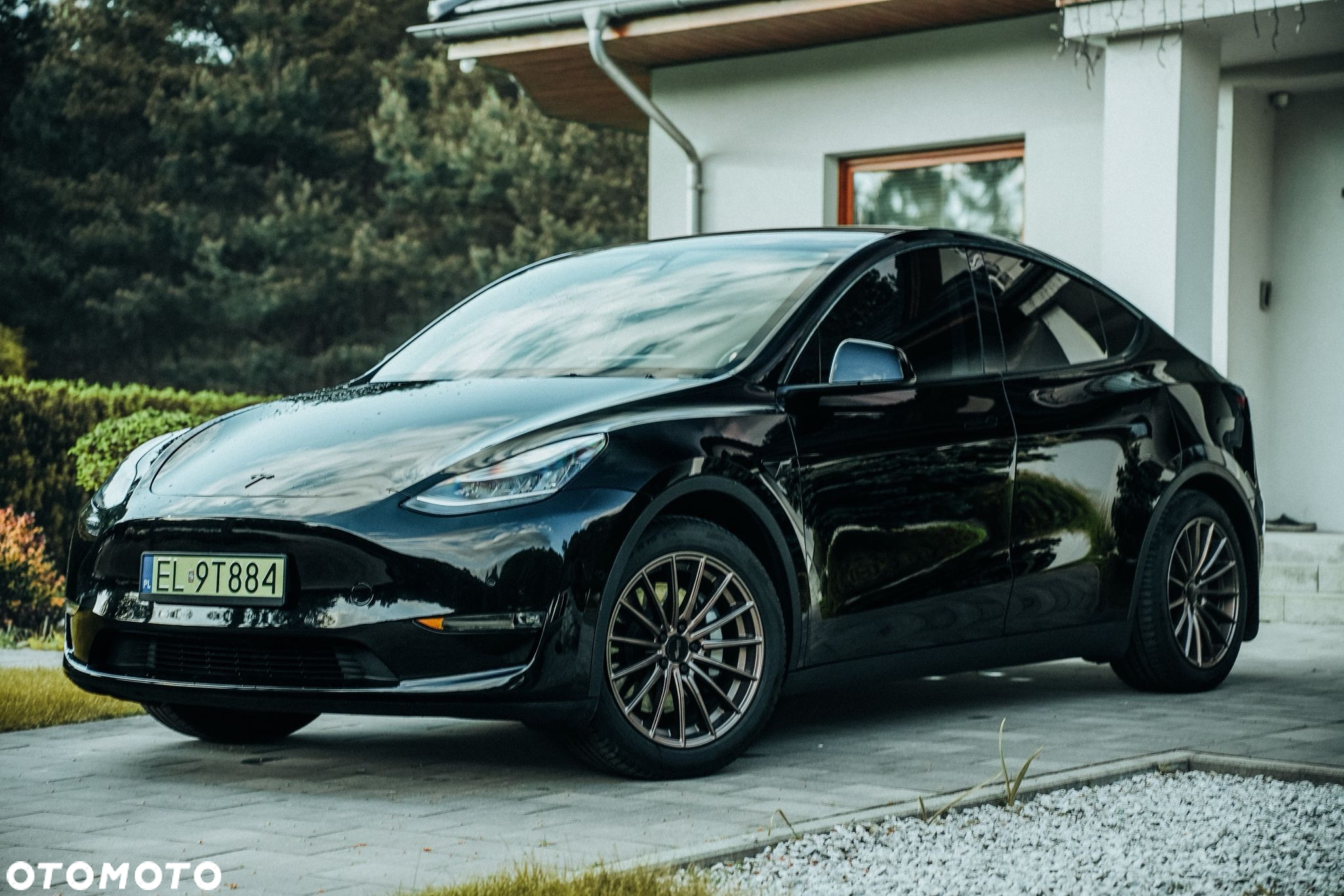Tesla Y Model Long Range Dual Motor AWD - 4