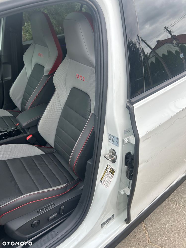 Volkswagen Golf - 21