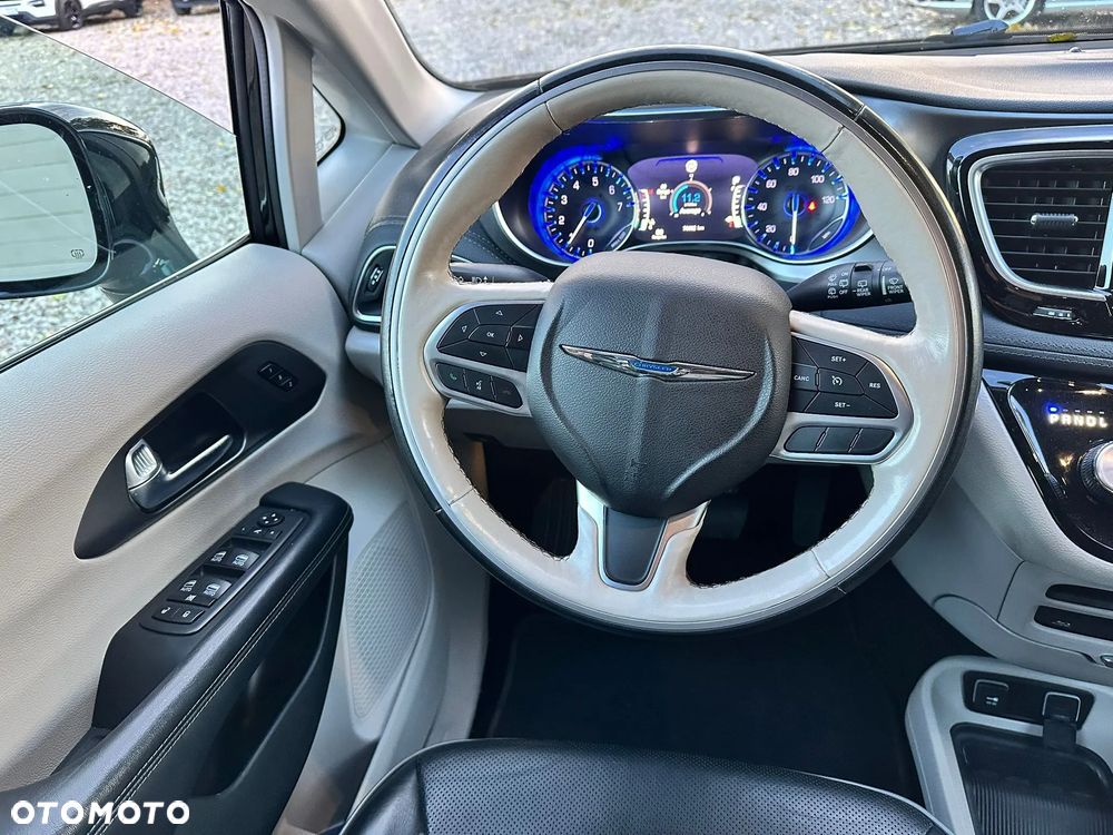 Chrysler Pacifica - 15