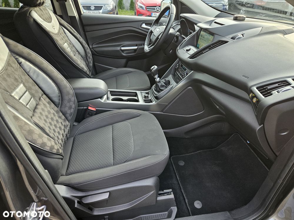 Ford Kuga - 28