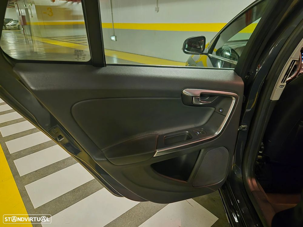 Volvo V60 1.6 D2 Momentum Eco - 30