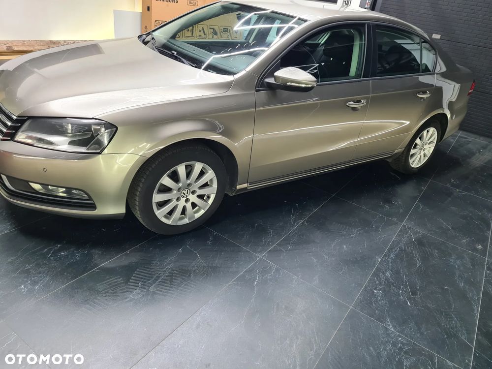 Volkswagen Passat 2.0 TDI Comfortline - 14