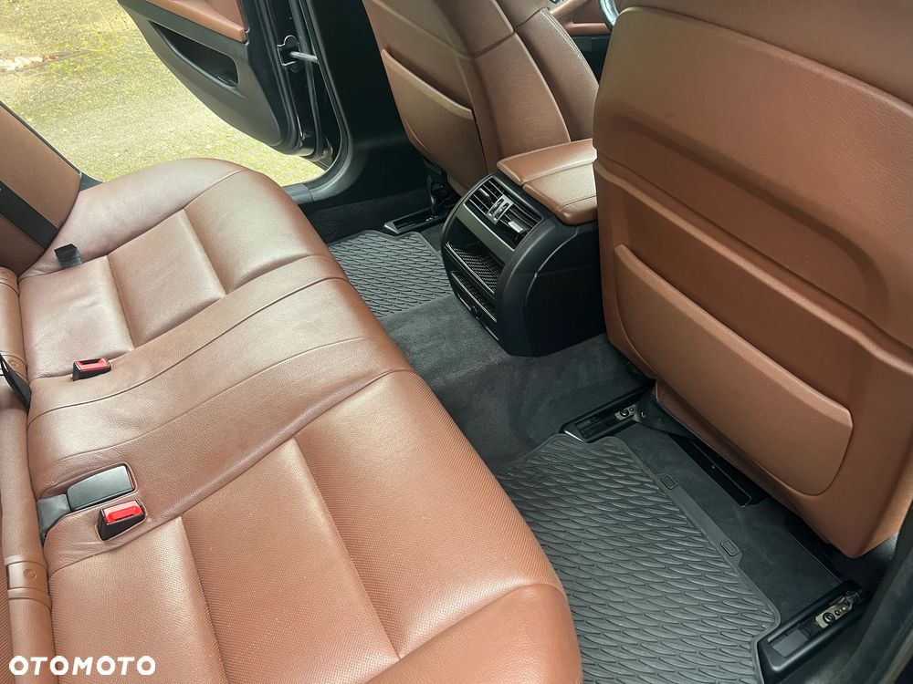 BMW Seria 5 528i xDrive - 13