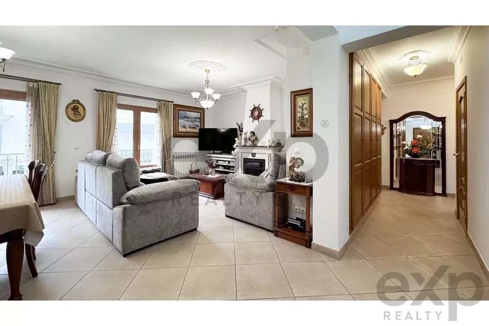 Apartamento T3 totalmente mobilado com terraço vista Castelo de Porto - Grande imagem: 2/45