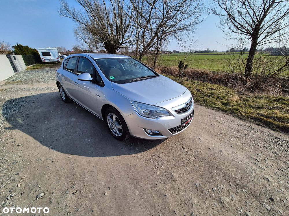 Opel Astra 1.6 Design Edition - 2