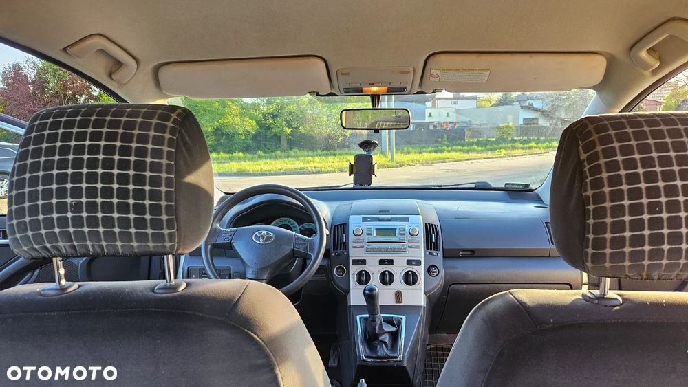 Toyota Corolla Verso - 16