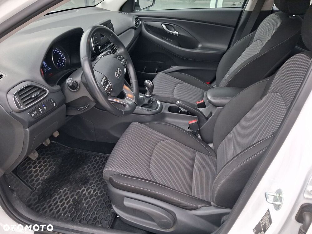 Hyundai i30 1.5 DPI Classic + - 15