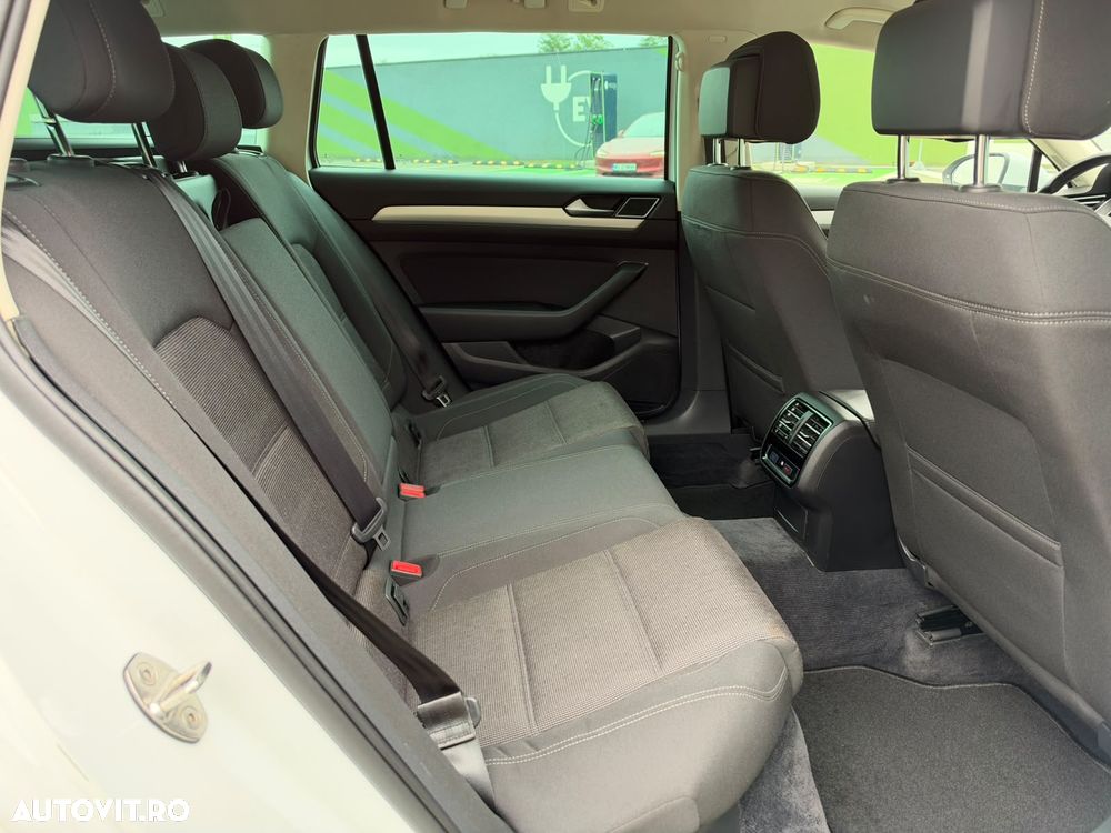 Volkswagen Passat 2.0 TDI SCR DSG Comfortline - 8