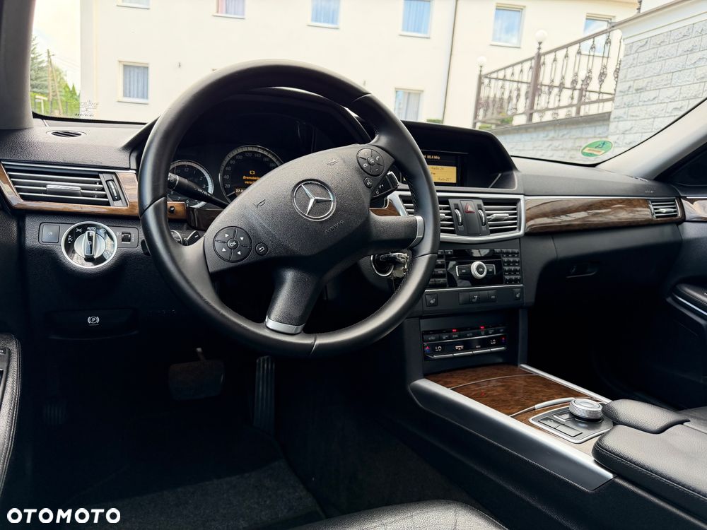 Mercedes-Benz Klasa E 220 CDI DPF BlueEFFICIENCY Automatik - 28