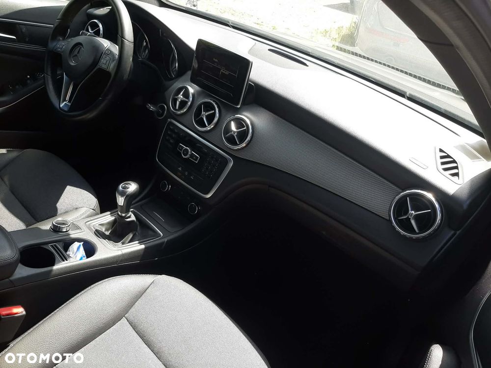 Mercedes-Benz GLA 180 d Urban - 10