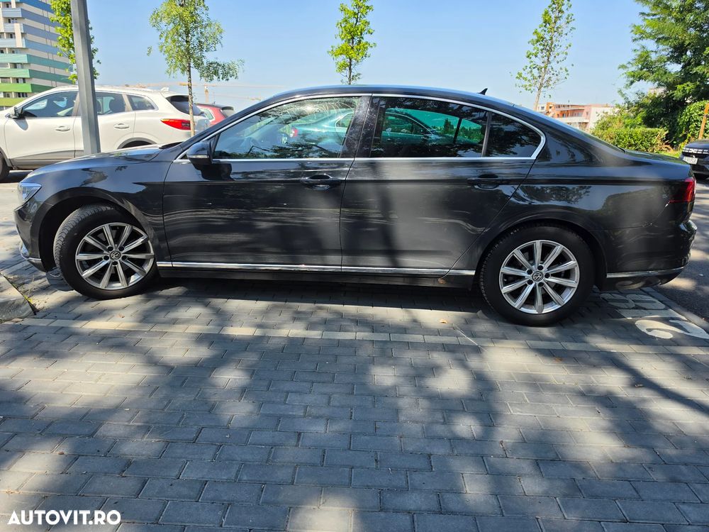 Volkswagen Passat - 1