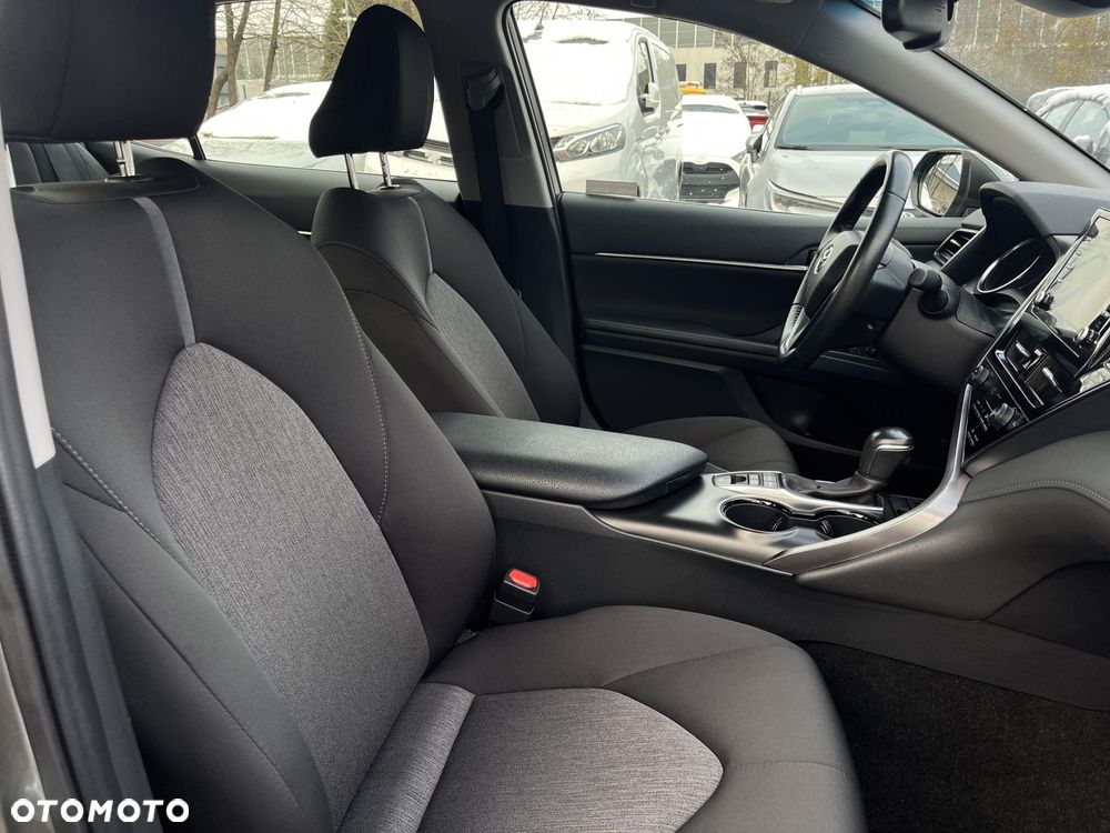 Toyota Camry 2.5 Hybrid Comfort CVT - 24