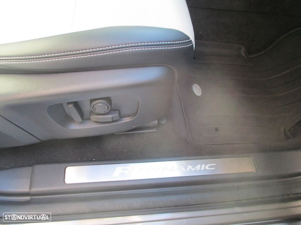 Land Rover Discovery Sport 1.5 I3 P300e AWD R-Dynamic SE - 17