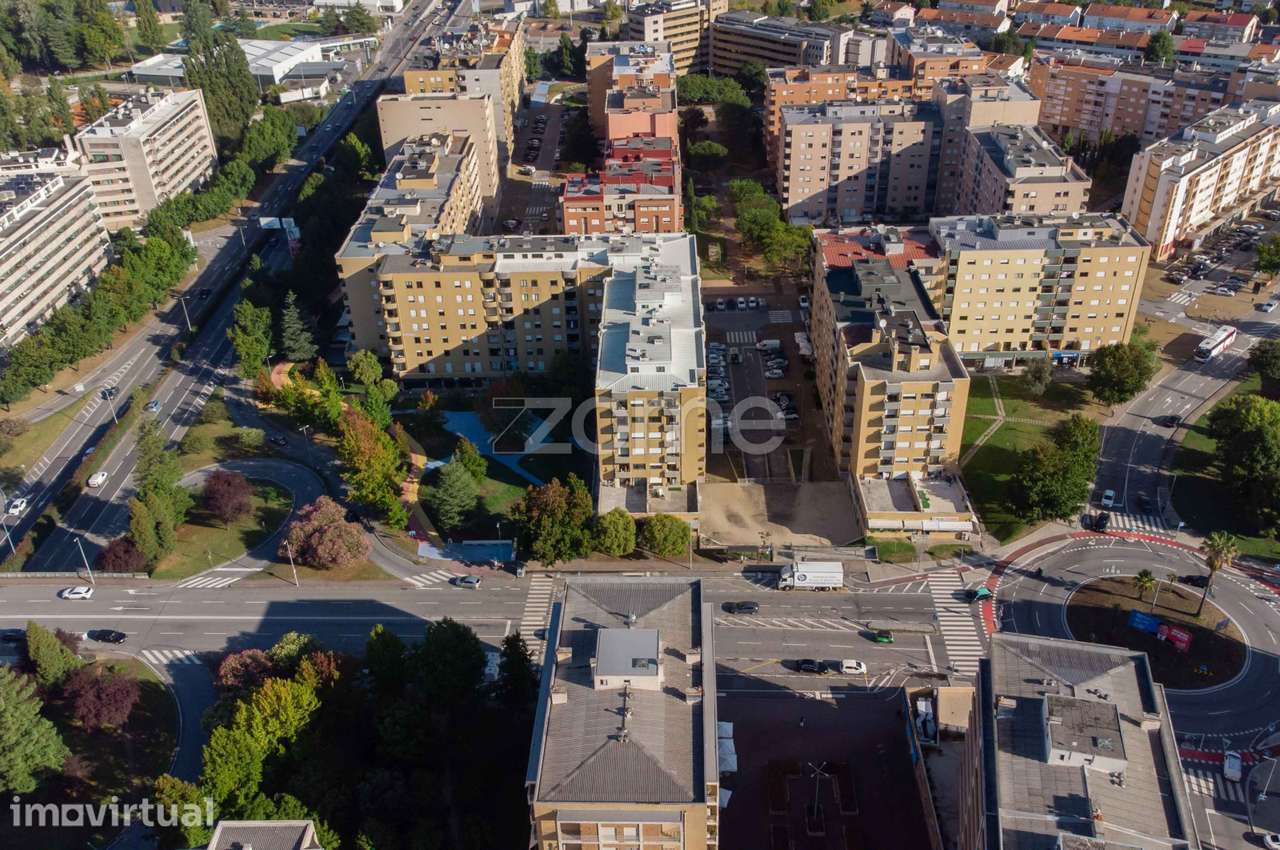APARTAMENTO T4 COM GARAGEM FECHADA EM SÃO VITOR - BRAGA - Grande imagem: 4/33