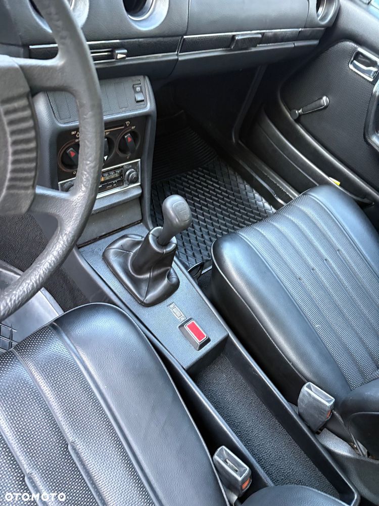 Mercedes-Benz W123 - 21