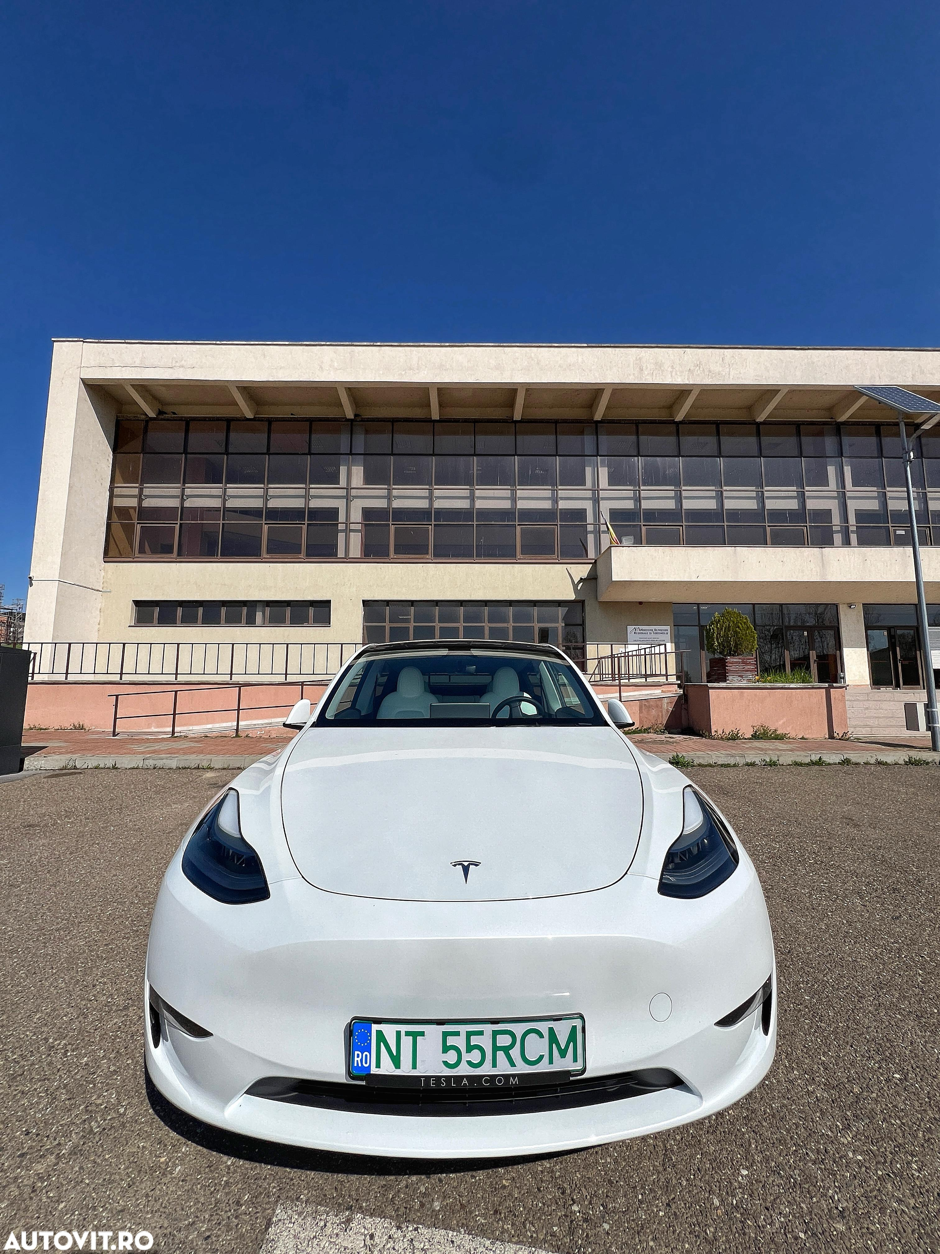 Tesla Model Y - 3