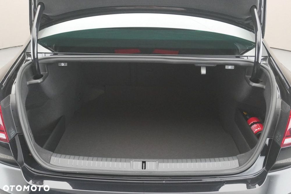 Volkswagen Passat 2.0 TSI Business DSG - 16