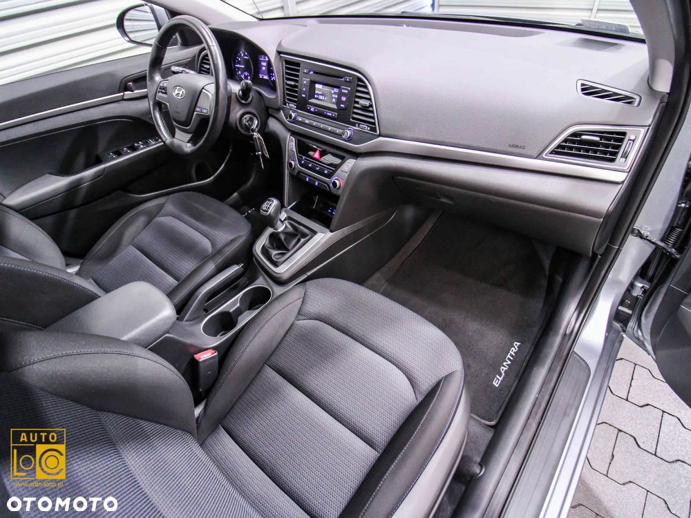 Hyundai Elantra 1.6 Comfort - 9