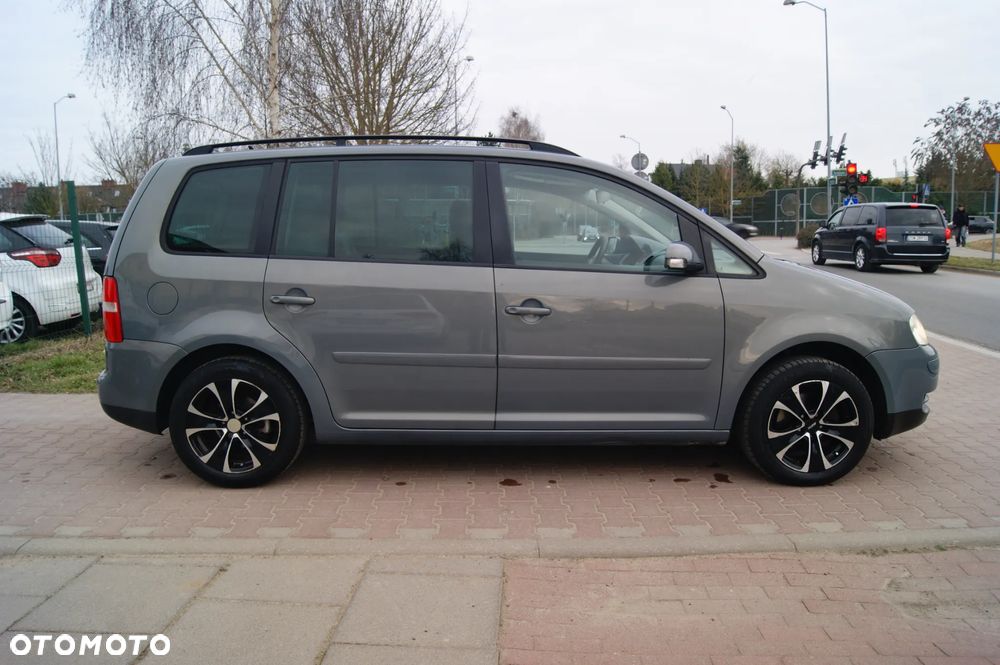 Volkswagen Touran 2.0 TDI Highline - 3