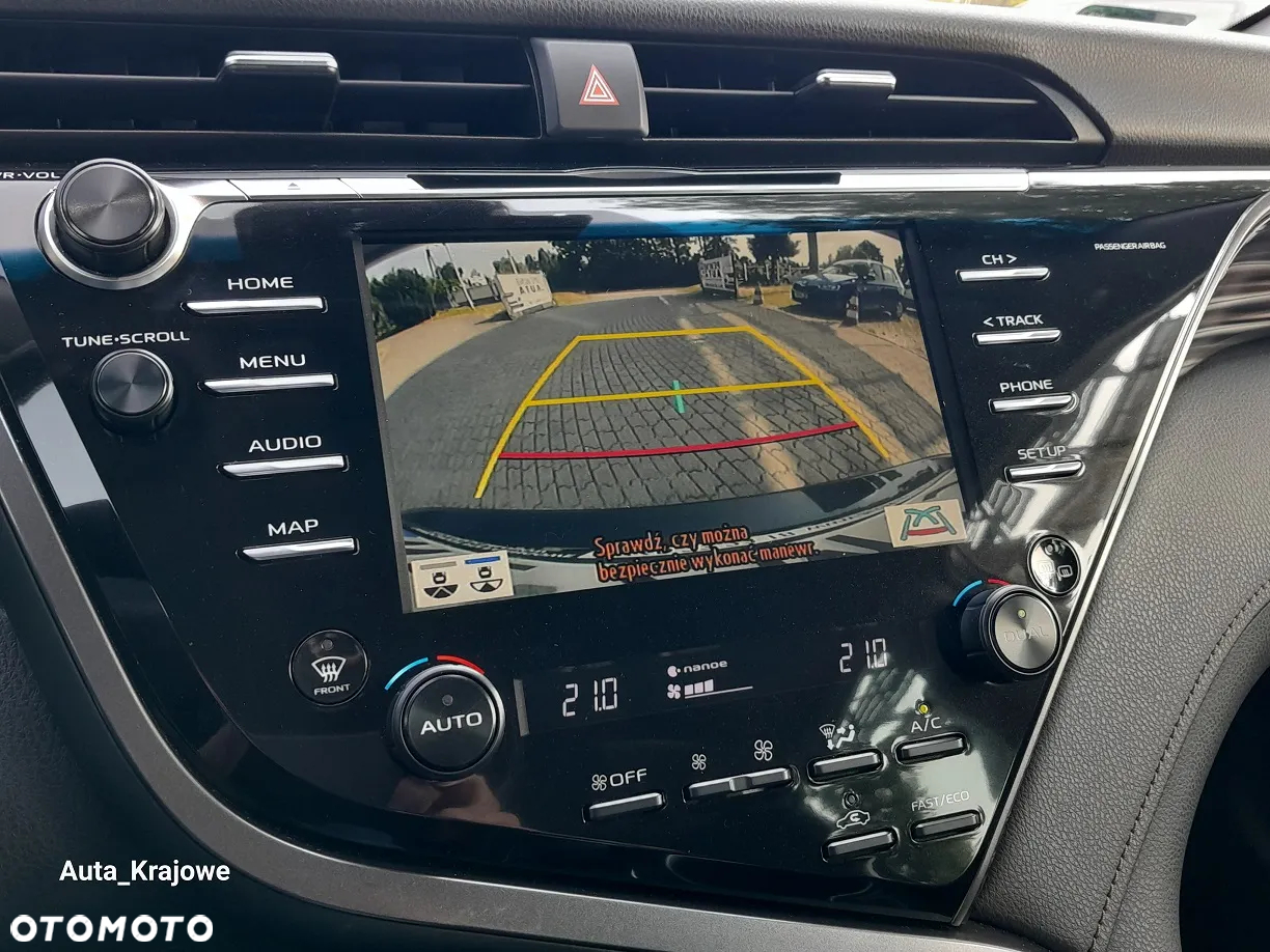 Toyota Camry 2.5 Hybrid Executive CVT - 16