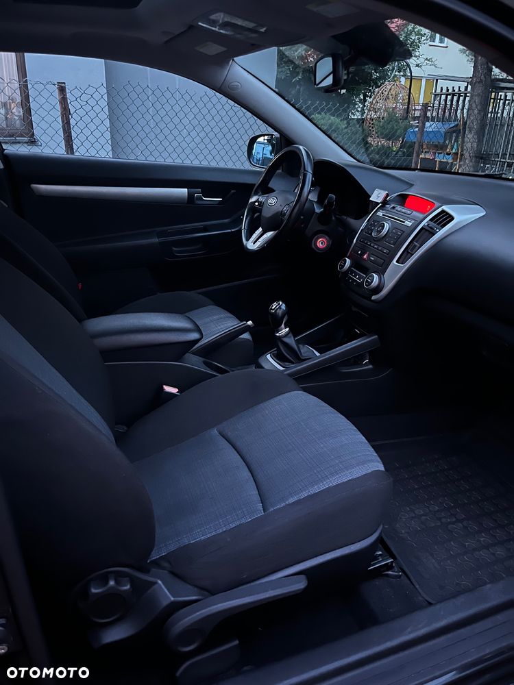 Kia Ceed - 22