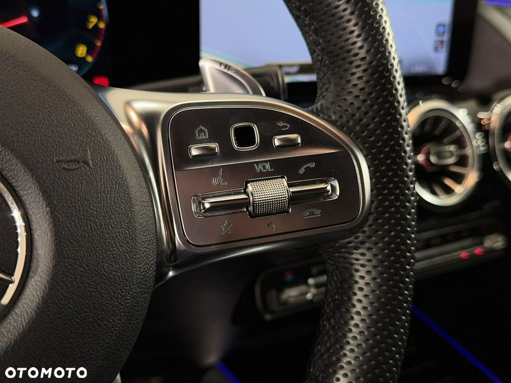 Mercedes-Benz GLA - 21