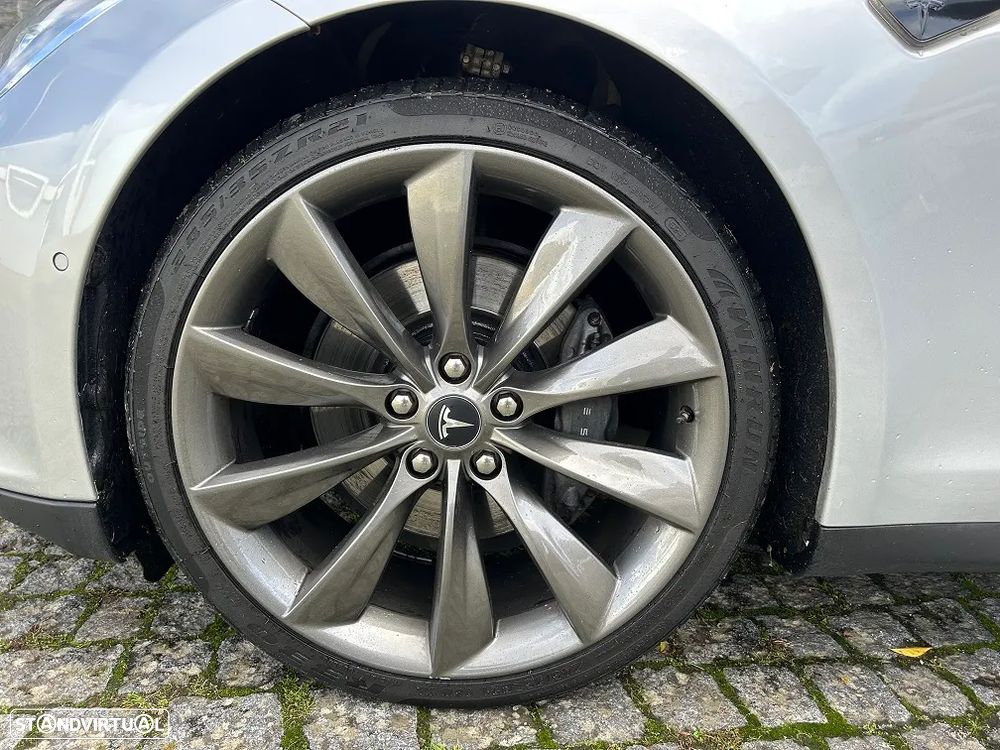 Tesla Model S - 27