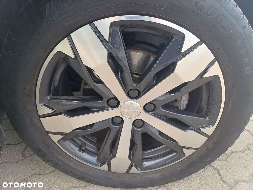 Peugeot 3008 1.2 PureTech Allure Pack S&S EAT8 - 9