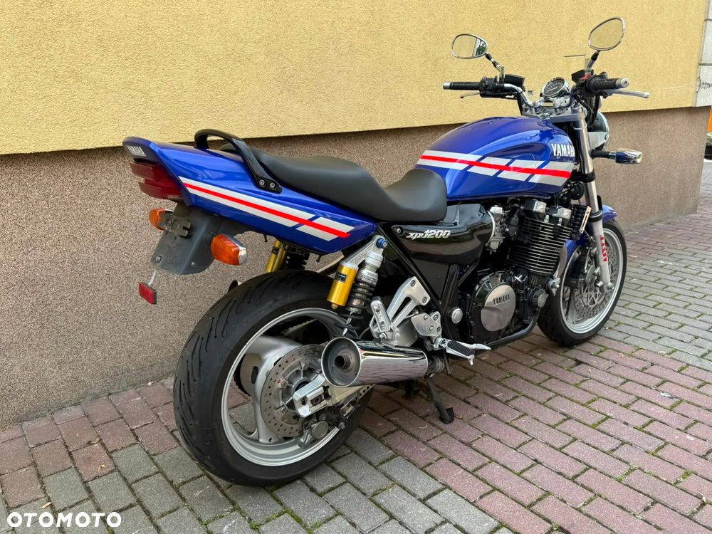 Yamaha XJR - 16