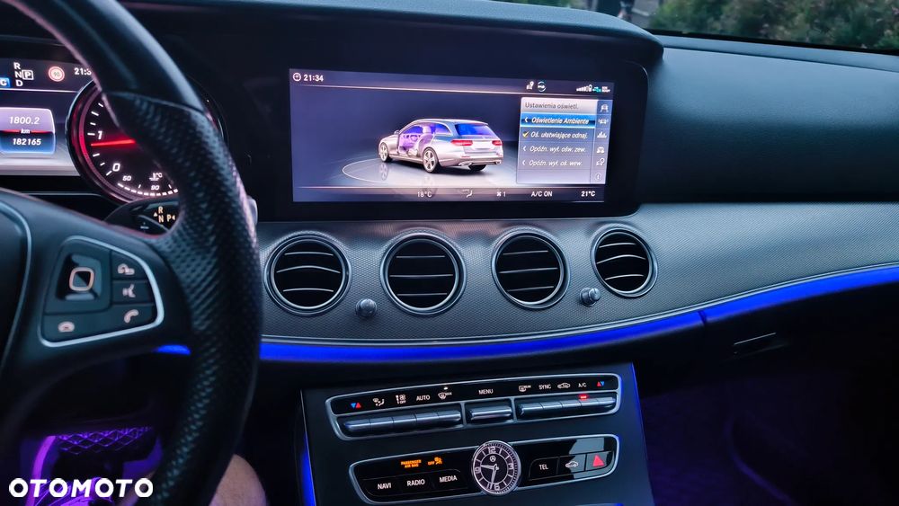 Mercedes-Benz Klasa E 220 d T 9G-TRONIC - 33