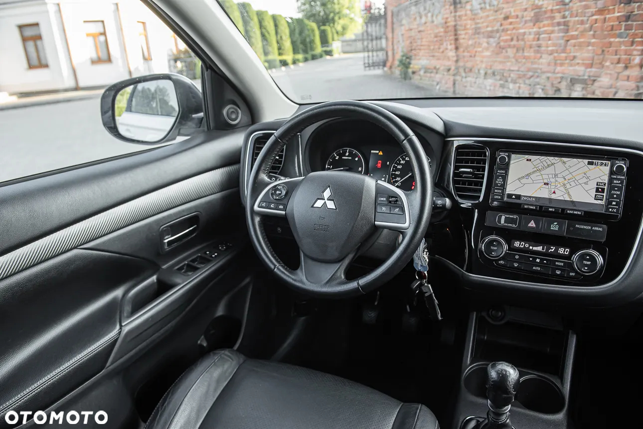 Mitsubishi Outlander - 25