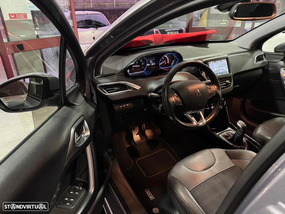 Peugeot 2008 1.2 PureTech Allure - 8