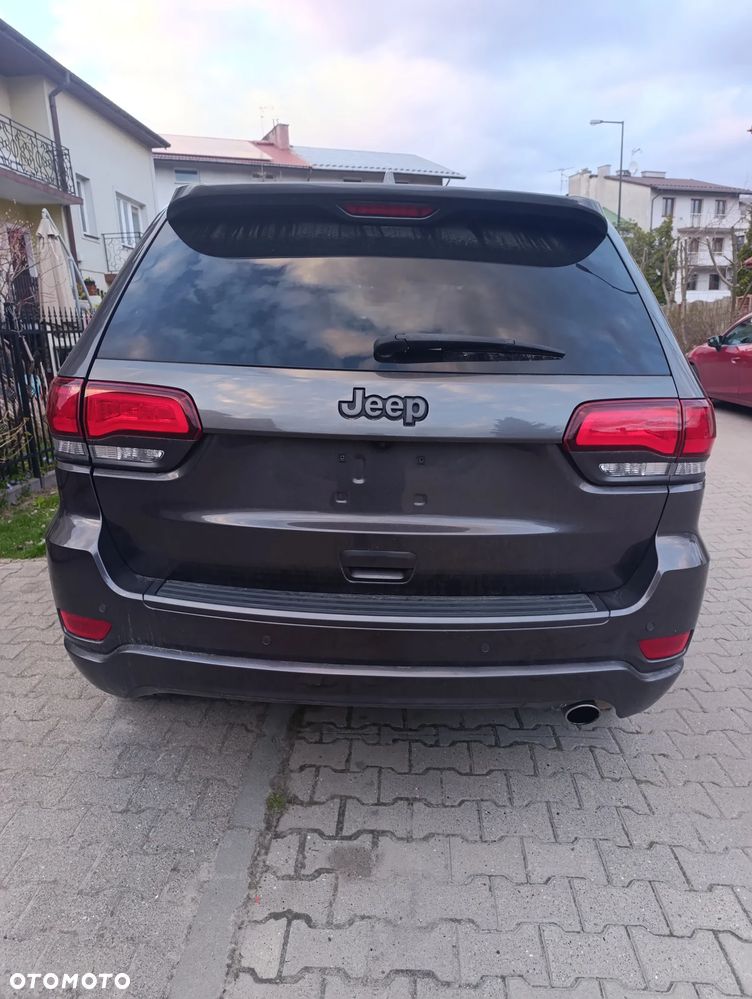 Jeep Grand Cherokee - 22