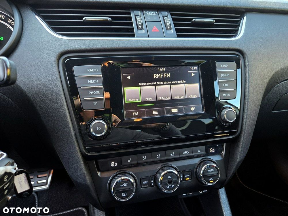 Skoda Octavia Combi 2.0 TDI DSG RS - 16