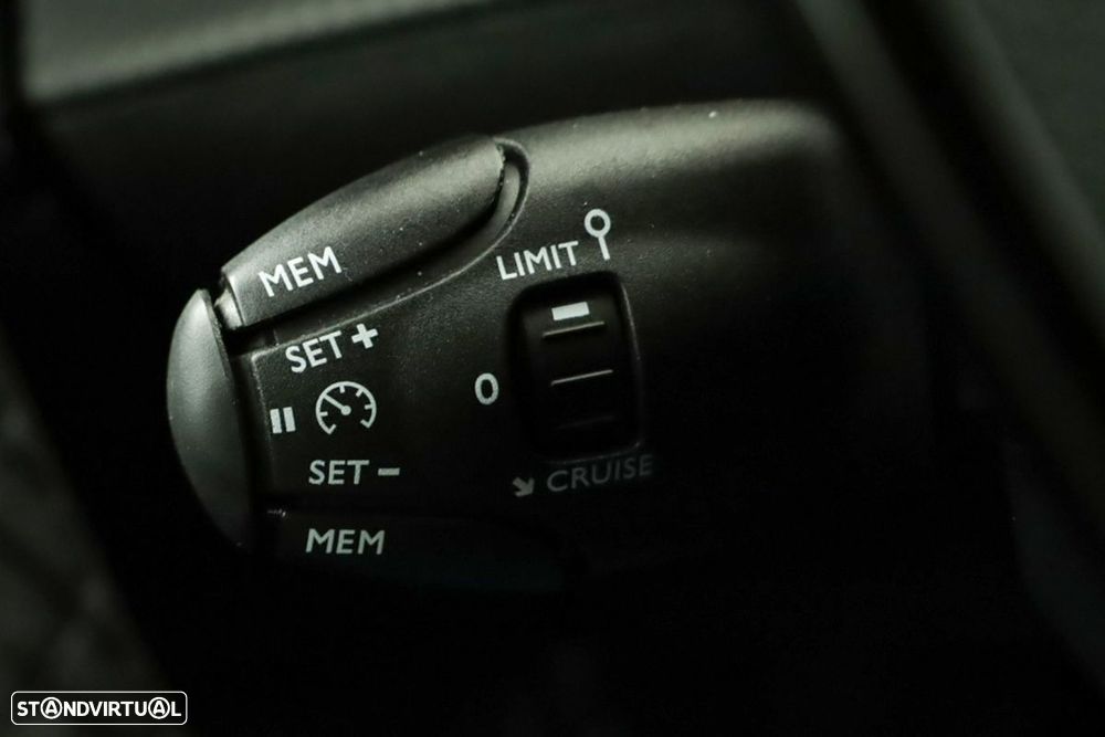 Peugeot 2008 1.2 PureTech Allure - 18