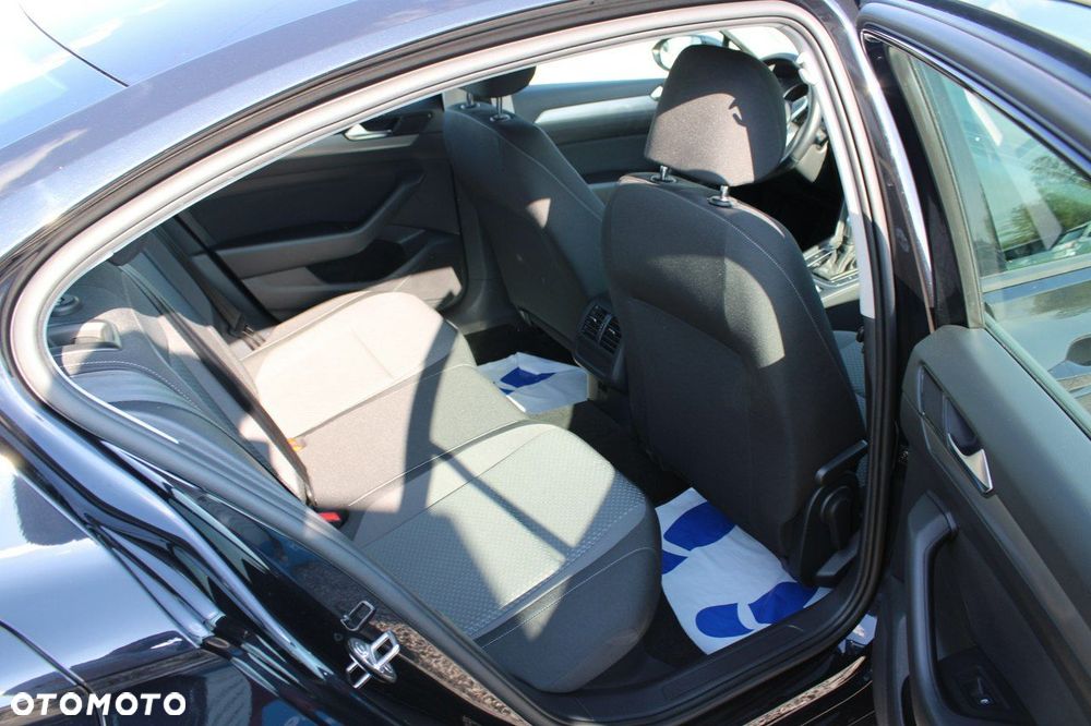 Volkswagen Passat - 30