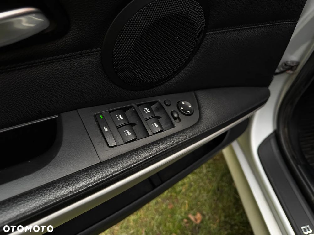 BMW Seria 3 320i Edition Exclusive - 7