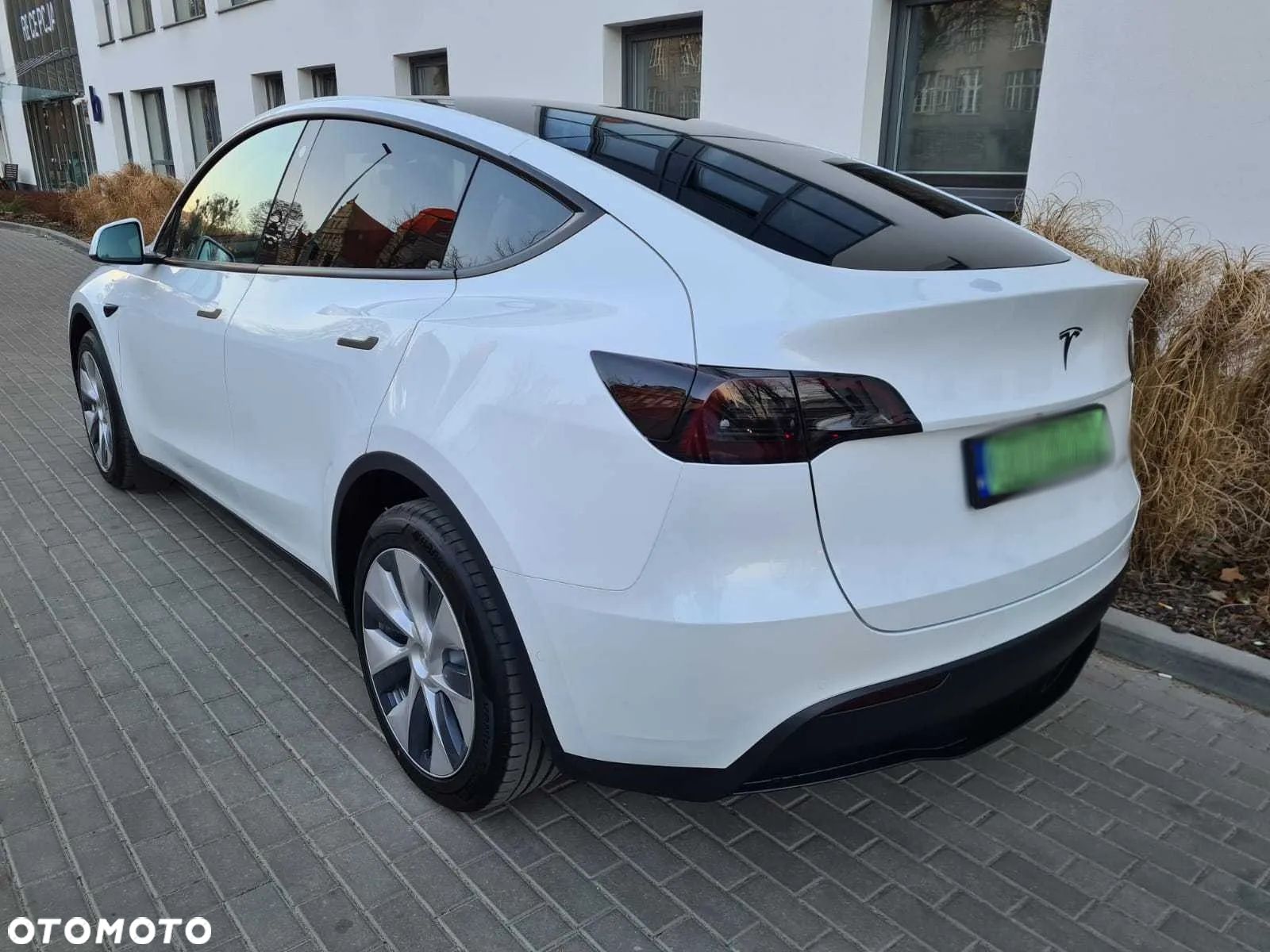 Tesla Y Long Range AWD - 1