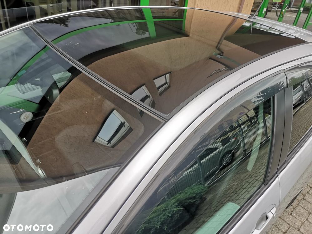 Toyota Yaris Hybrid 100 Premium - 9