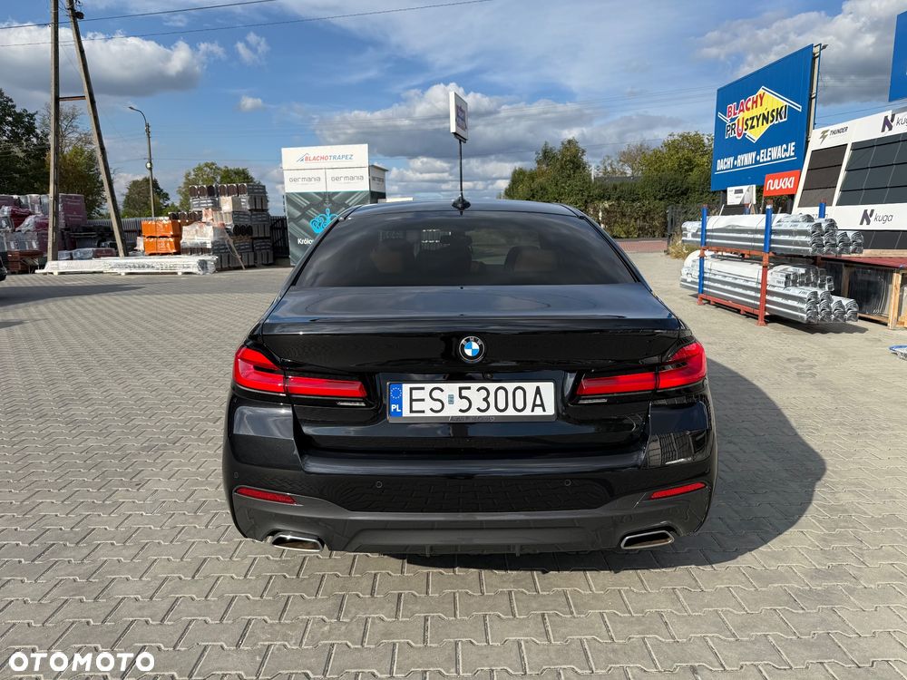 BMW Seria 5 530d xDrive Touring M Sport Edition - 7