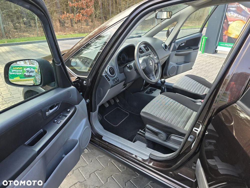 Suzuki SX4 1.6 Comfort Plus - 8