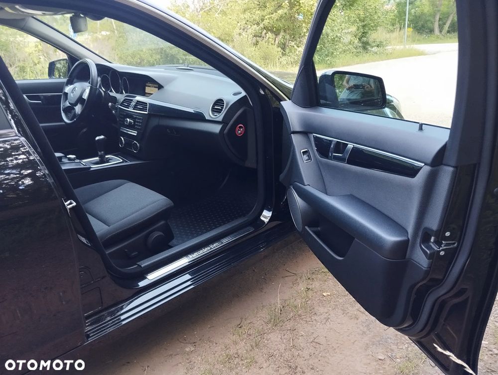 Mercedes-Benz Klasa C 180 T BlueEFFICIENCY - 17