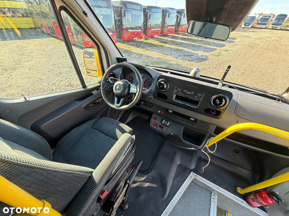Mercedes-Benz Sprinter 517 - 19