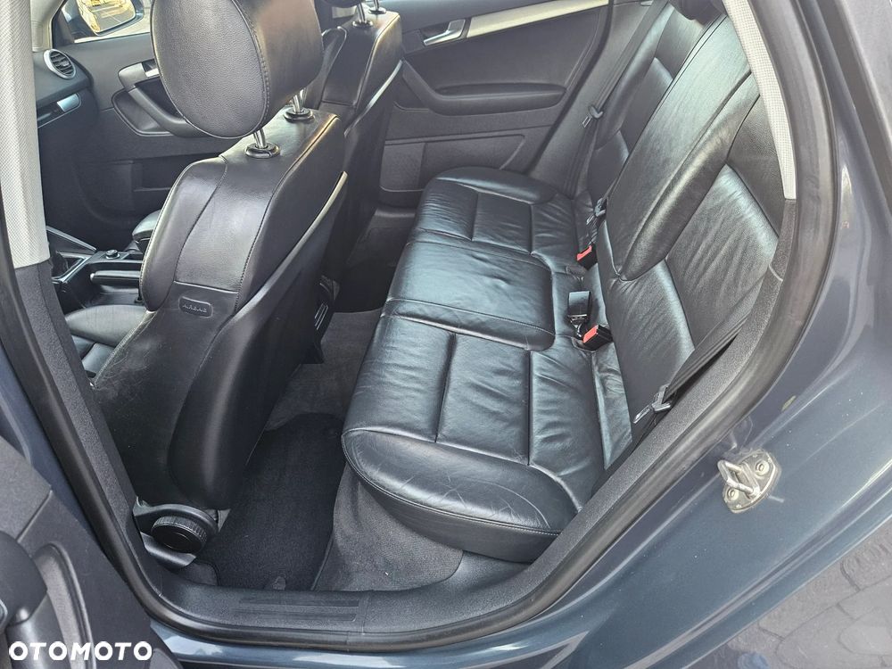Audi A3 Sportback 1.6 TDI DPF Ambiente - 12