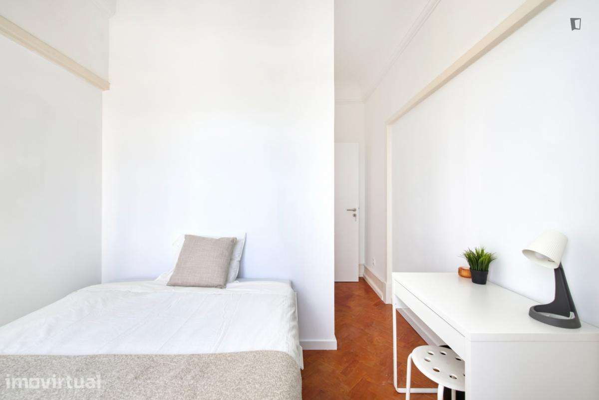 Quarto - localizado em Marquês de Pombal Lisbon - Grande imagem: 4/24