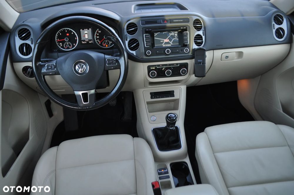 Volkswagen Tiguan 2.0 TDI DPF BlueMotion Technology Sport & Style - 22