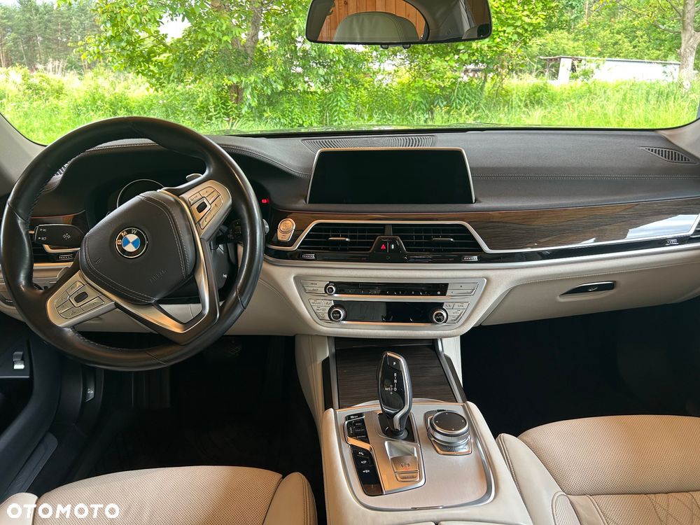 BMW Seria 7 740d xDrive - 14