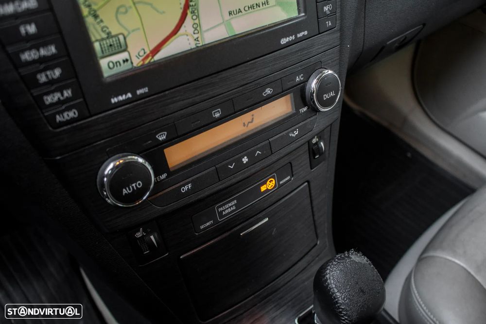 Toyota Avensis SW 2.2 D-CAT Premium - 25