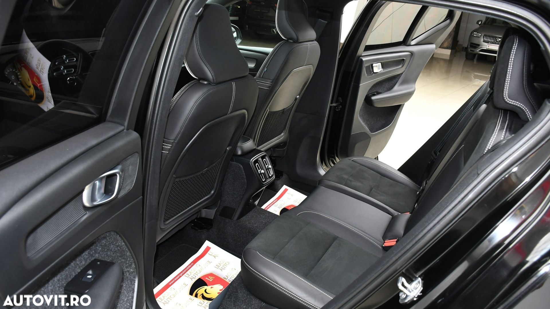 Volvo XC 40 B4 AT8 AWD Mild Hybrid R-Design - 11