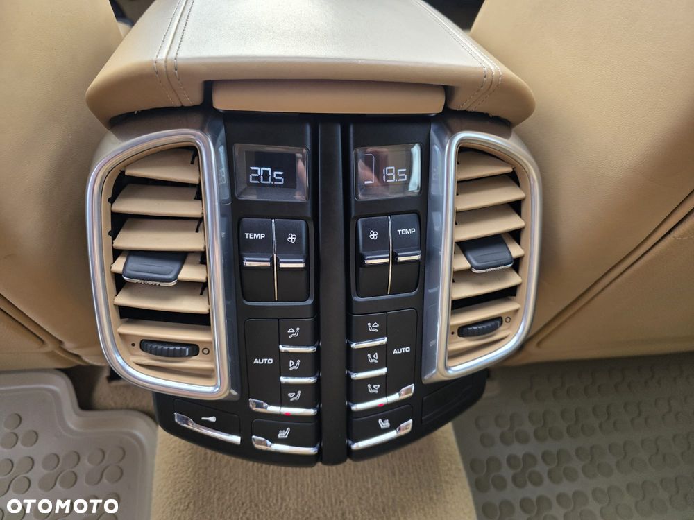Porsche Cayenne - 22